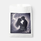 Moonlit Grove Celestial Woodland Wedding Geschenktütchen (Vorderseite)