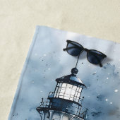 Moonlit Lighthouse an der Rocky Coastline Strandtuch (Beispiel)