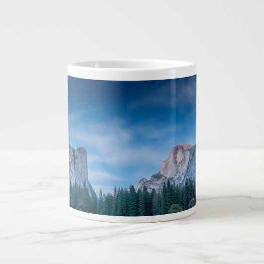 Moonlit Panoramablick auf das Yosemite-Tal Jumbo-Tasse (Vorderseite)