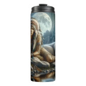 Moonlit Vigil: Frau und Wolf. Thermosbecher (Vorderseite)