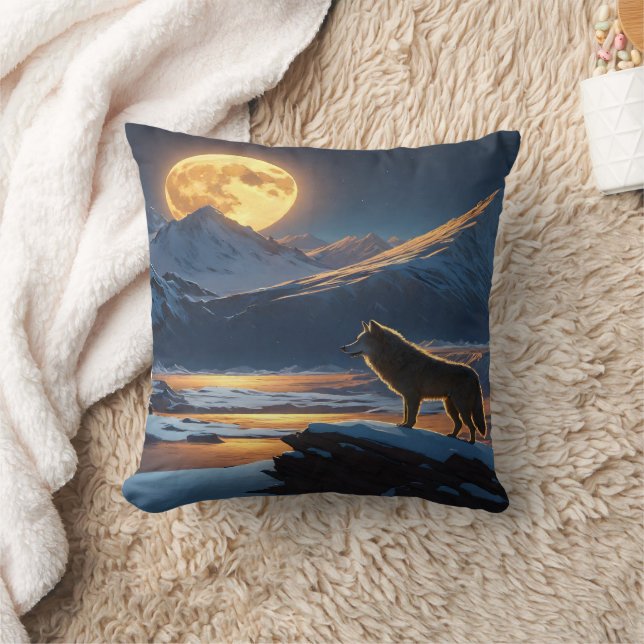 Moonlit Wolf Howls on Snowy Mountain Ridge Kissen (Decke)