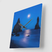 Moonrise-Reflektion | Island, Reynisdrangur Quadratische Wanduhr (Winkel)