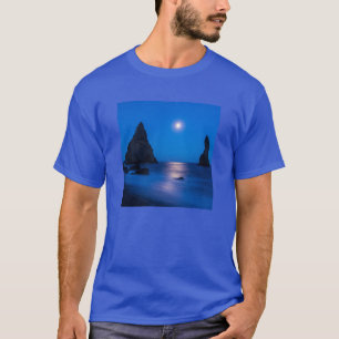 Moonrise-Reflektion   Island, Reynisdrangur T-Shirt