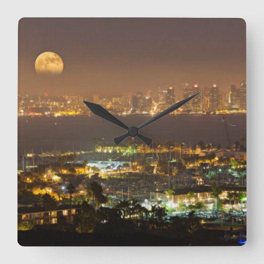 Moonrise über der Skyline von San Diego Quadratische Wanduhr (Vorderseite)