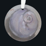 Moonshell Beach Seashell Seashore Ocean Painting Ornament<br><div class="desc">Die kleine süße Mondschale ist ein gemeinsamer Anblick an unseren Stränden am Atlantik. Diese Muscheln können lila grau oder rosa sein,  und ich gründete das Gemälde auf einer Muschel,  die ich heute Morgen am Strand abgeholt habe.</div>