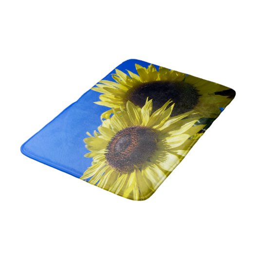 Moonwalker Sonnenblumen suchen nach Himmel Badematte (Schrägansicht)