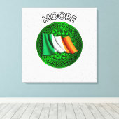 Moore Wappen & Celtic Knot on Kleeblatt Leinwanddruck (Insitu (Holzboden))