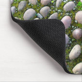 Moos, Steine und Blume, fotografisches Mousemat Mousepad (Ecke)