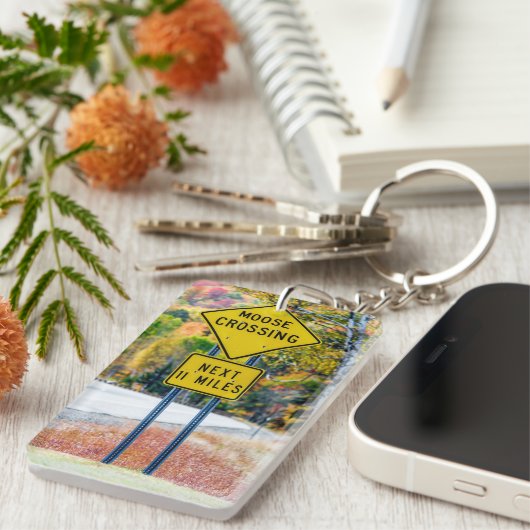 Moose Crossing Acrylic Schlüsselanhänger (Vorderseite rechts)