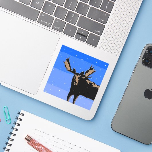Moose im Winter - Original Wildlife Art Aufkleber (Laptop mit iPhone)