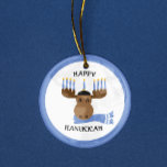 Moosed Happy Hanukkah Funny Hanukkah Keramik Ornament<br><div class="desc">Dieser alberne Elch ist für Hanukka auf diesem lustigen Ornament dekoriert,  das mit JEDER Botschaft,  die Sie mögen,  personalisiert werden kann!</div>
