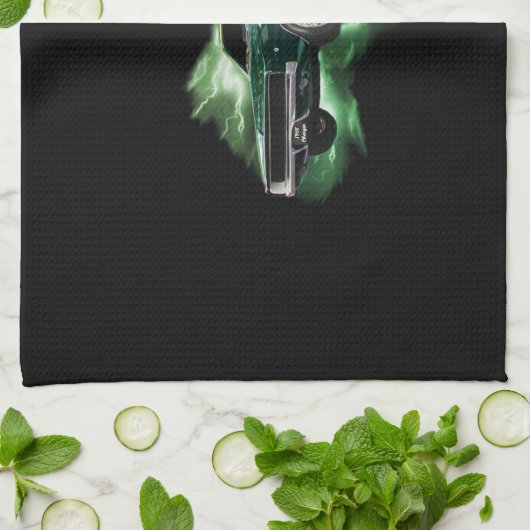 Mopar: '68 Dodge-Ladegerät mit grünem Blitz Geschirrtuch (Gefaltet)