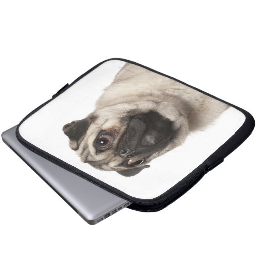 Mops (13 Monate alt) sucht nach oben Laptopschutzhülle (Vorne Knopf)