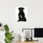 Mops (1 Jahr) sitzend mit Zunge Poster (Heimbüro)