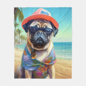 Mops am Strand, Sommergeschenk für Hundefreunde Fleecedecke (Vorderseite)