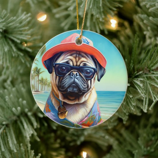 Mops am Strand, Sommergeschenk für Hundefreunde Keramik Ornament (Baum)