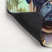 Mops am Strand, Sommergeschenk für Hundefreunde Mousepad (Ecke)