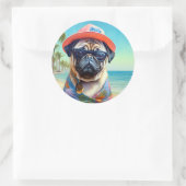 Mops am Strand, Sommergeschenk für Hundefreunde Runder Aufkleber (Tasche)