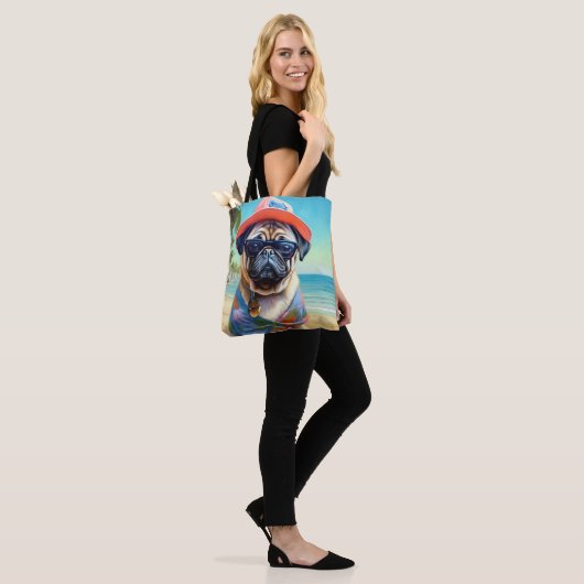 Mops am Strand, Sommergeschenk für Hundefreunde Tasche (Am Model)