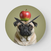 Mops Apple Runde Wanduhr (Vorderseite)
