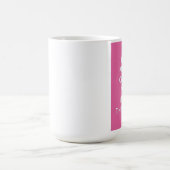 MOPS BEHALTEN RUHIGE UMARMUNG DAS KAFFEETASSE (Mittel)