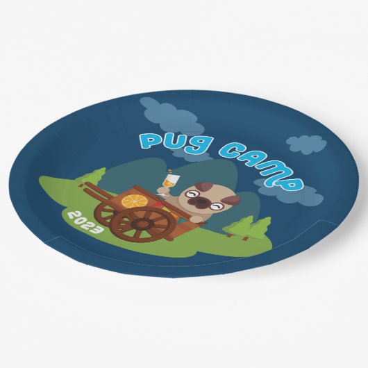 Mops Camp 2023 Pappteller (Schrägansicht)