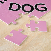 Mops Crazy kleiner Hund auf rosa Puzzle (Seite)