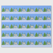 Mops, der einen Weihnachtsbaum im Wald schmückt Geschenkpapier (Flach)