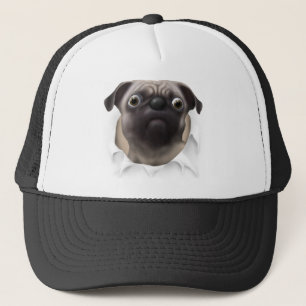 Mops, der heraus sprengt truckerkappe