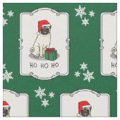 Mops der Weihnachtszeit (helle Weihnachtsmannmütze Stoff (Nahaufnahme)