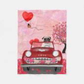 Mops Dog Car mit Herzvalentiner Fleecedecke (Vorderseite)