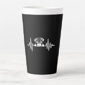 Mops Dog Heartbeat | NIEDLICHE MOPS Milchtasse (Vorderseite)