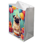 Mops-Geburtstagsfeier Mittlere Geschenktüte (Rückseite Schrägansicht)