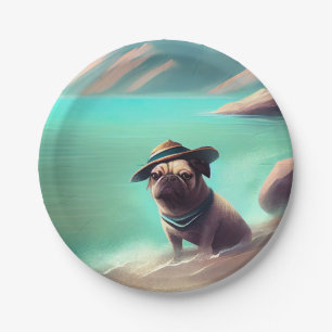 Mops genießt es am Strand Kunst zu malen Pappteller
