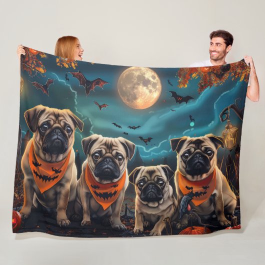 Mops Halloween Spooky Fleecedecke (Beispiel)
