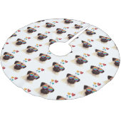 Mops Hund am Herztag Valentinstag Polyester Weihnachtsbaumdecke (Schrägansicht)