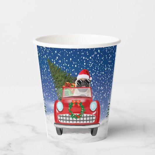 Mops Hund Autofahren im Schnee Weihnachten Pappbecher (Vorderseite)
