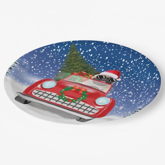 Mops Hund Autofahren im Schnee Weihnachten Pappteller (Schrägansicht)