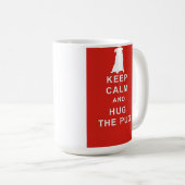 MOPS-HUND BEHALTEN RUHIGE UMARMUNG DER KAFFEETASSE (VorderseiteRechts)