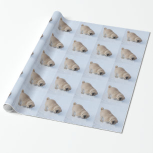 Mops-Hund, der den Winter-Schnee spielt Geschenkpapier