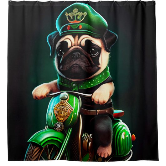 Mops Hund Fahrrad St. Patrick's Day Duschvorhang (Vorderseite)