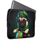 Mops Hund Fahrrad St. Patrick's Day Laptopschutzhülle (Vorne Rechts)