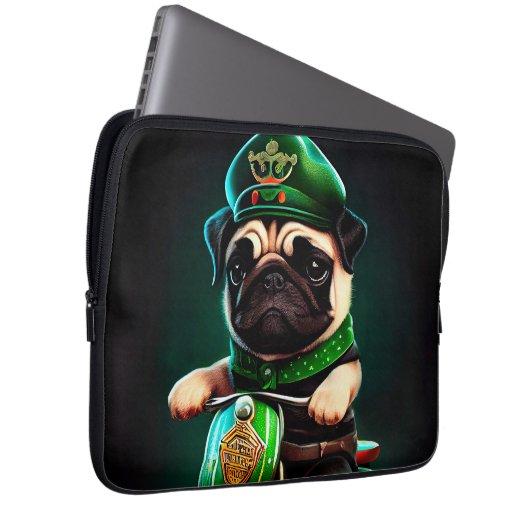 Mops Hund Fahrrad St. Patrick's Day Laptopschutzhülle (Vorne Rechts)