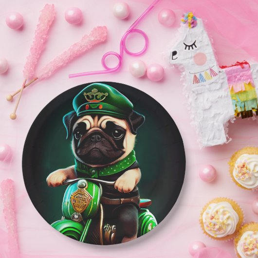 Mops Hund Fahrrad St. Patrick's Day Pappteller (Party)