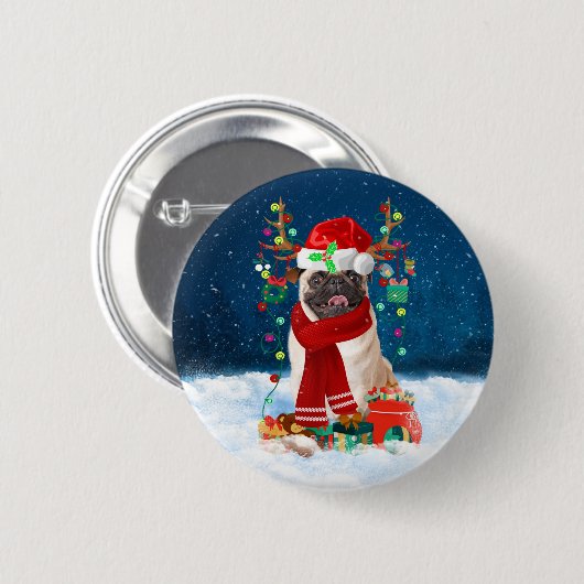 Mops Hund im Schnee mit Weihnachtsgeschenken Button (Vorne & Hinten)