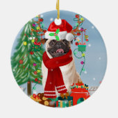 Mops Hund im Schnee mit Weihnachtsgeschenken Keramik Ornament (Hinten)