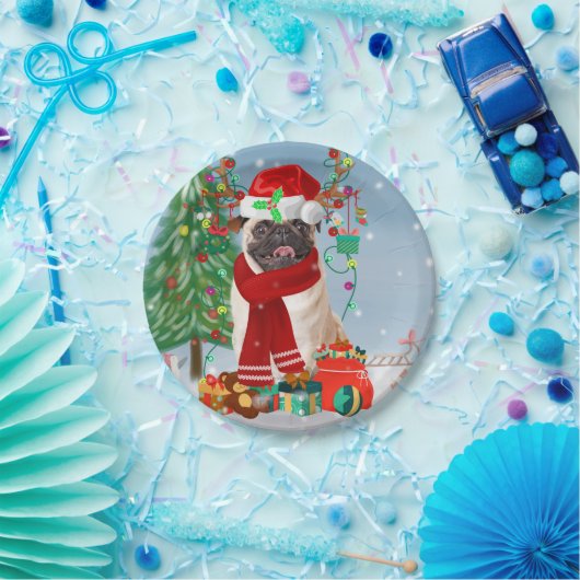 Mops Hund im Schnee mit Weihnachtsgeschenken Pappteller (Party)