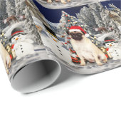 Mops Hund im Schnee Weihnachten Weihnachtsmannmütz Geschenkpapier (Rolleneckpunkt)
