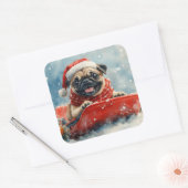 Mops Hund in Sledge Lass es Schnee Weihnachten Quadratischer Aufkleber (Umschlag)