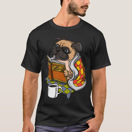 Mops Hund liest ein Buch T-Shirt (Vorderseite)